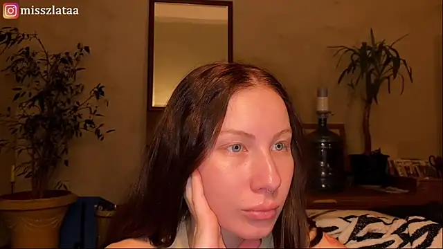 Snapshot of elfess chatting on 11.13.25 elfess online show from 11.13.25