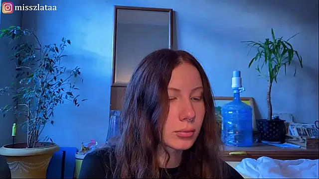 Snapshot of elfess chatting on 11.15.25 elfess online show from 11.15.25