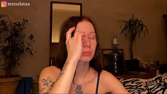 Snapshot of elfess chatting on 11.17.25 elfess online show from 11.17.25