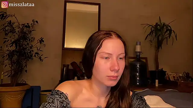 Snapshot of elfess chatting on 11.18.25 elfess online show from 11.18.25