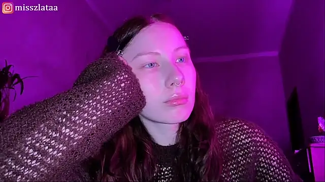 Snapshot of elfess chatting on 12.05.25 elfess online show from 12.05.25