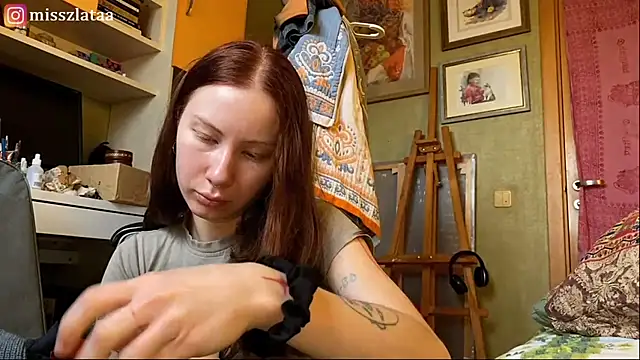 Snapshot of elfess chatting on 12.18.25 elfess online show from 12.18.25