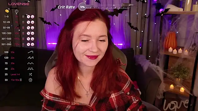 Snapshot of LissMoon chatting on 10.22.25 LissMoon online show from 10.22.25