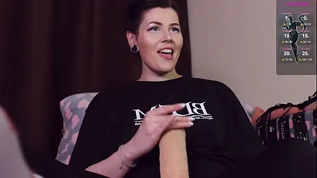 Snapshot of Luna_Blake chatting on 02.05.25 Luna Blake online show from 02.05.25