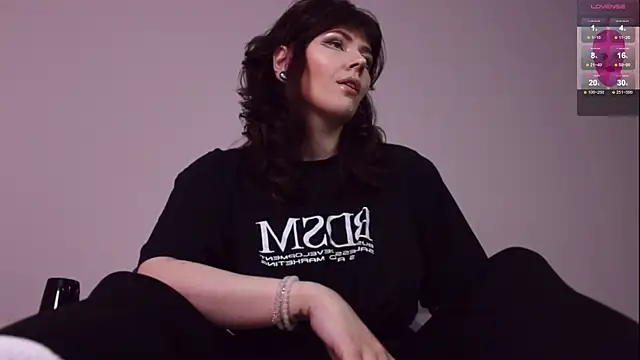 Snapshot of Luna_Blake chatting on 11.19.25 Luna Blake online show from 11.19.25