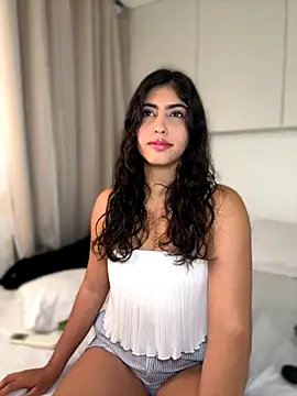 Snapshot of Gaby_zahir_ chatting on 10.03.25 Gaby zahir online show from 10.03.25