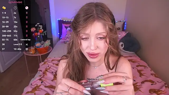 PenellopaRaw online show from 10.10.25