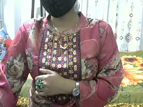 Snapshot of cutebengaligirl chatting on 12.25.24 cutebengaligirl online show from 12.25.24