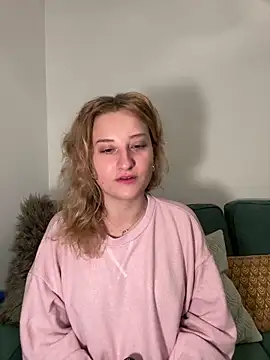 Snapshot of MileySummer chatting on 02.07.25 MileySummer online show from 02.07.25