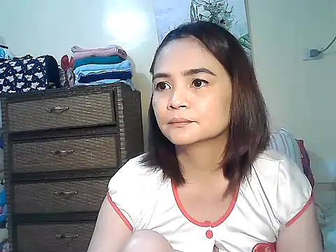 Kisses-13 online show from 04.19.26