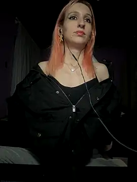Snapshot of bunnydark00 chatting on 10.04.25 bunnydark00 online show from 10.04.25