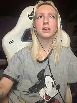 bunnydark00 online show from 11.19.25