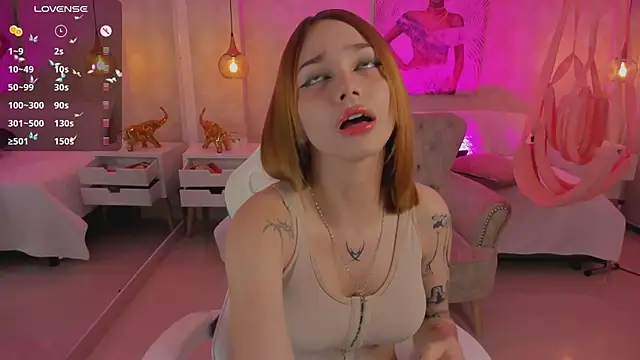 Snapshot of LITTLE-VIVI chatting on 03.04.25 LITTLE-VIVI online show from 03.04.25