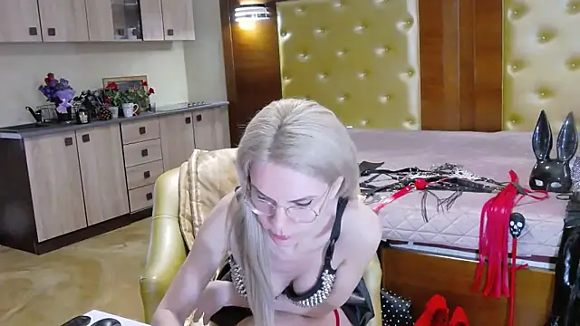 Snapshot of DomCaprisse chatting on 03.03.26 DomCaprisse online show from 03.03.26