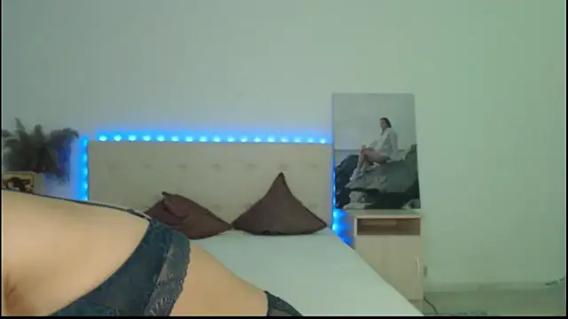 Snapshot of RoxannePure chatting on 10.09.25 RoxannePure online show from 10.09.25