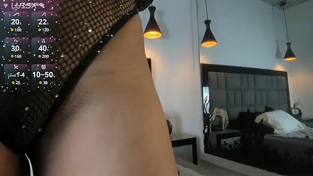 Snapshot of Naughty__Mom chatting on 01.16.25 Naughty Mom online show from 01.16.25