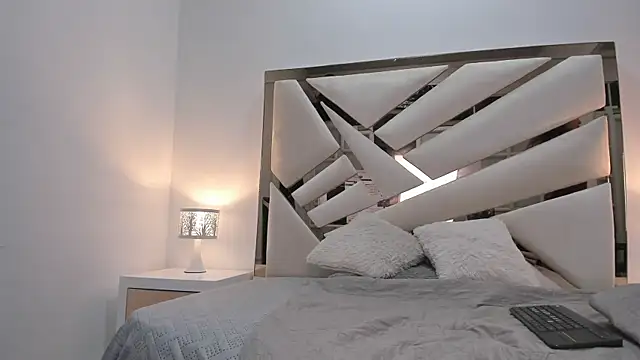 Snapshot of Naughty__Mom chatting on 02.18.25 Naughty Mom online show from 02.18.25