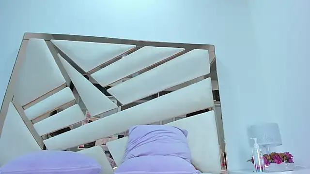 Snapshot of Naughty__Mom chatting on 03.21.25 Naughty Mom online show from 03.21.25