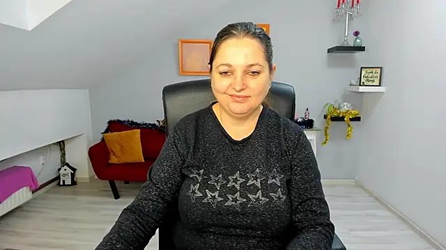 LollaGirl online show from 01.06.26