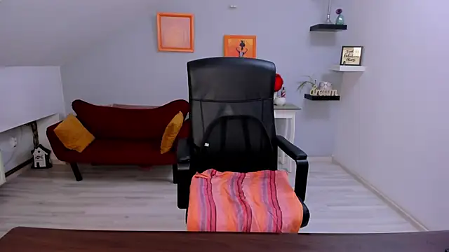 LollaGirl online show from 02.18.26