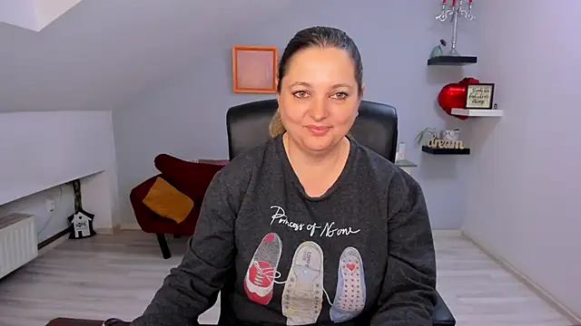 LollaGirl online show from 03.27.26