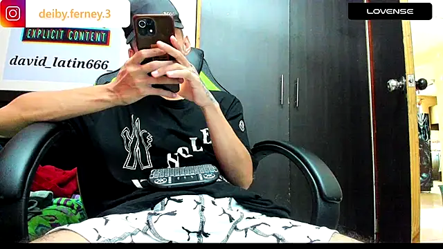 Snapshot of davidlatin66 chatting on 12.15.24 davidlatin66 online show from 12.15.24