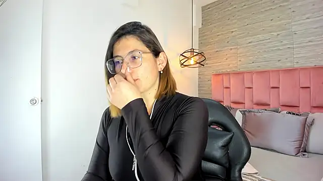 SarahDeyvis online show from 10.21.25