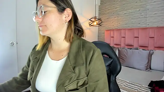 SarahDeyvis online show from 10.22.25