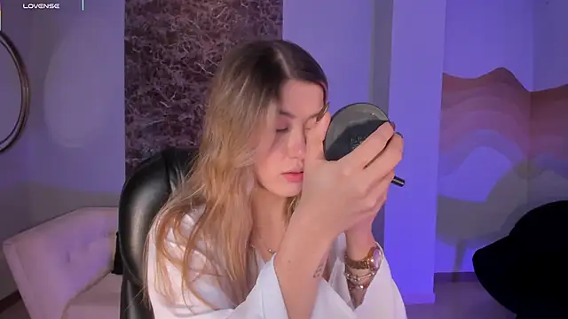 Snapshot of EveBensonX chatting on 02.14.26 EveBensonX online show from 02.14.26