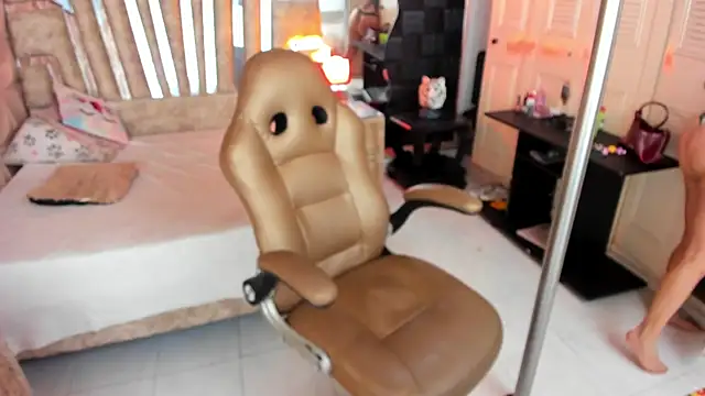 cute sassy online show from 04.17.26