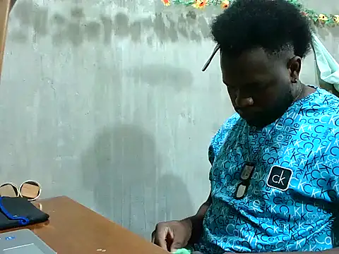 Snapshot of 2ocmaxi chatting on 11.17.25 2ocmaxi online show from 11.17.25