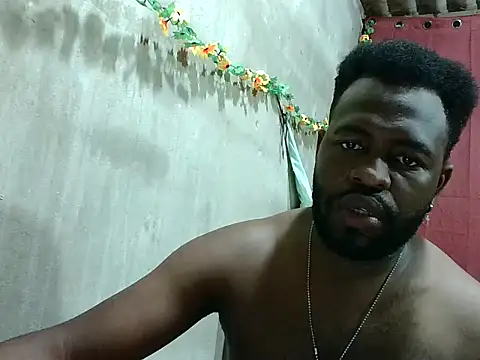 Snapshot of 2ocmaxi chatting on 11.22.25 2ocmaxi online show from 11.22.25