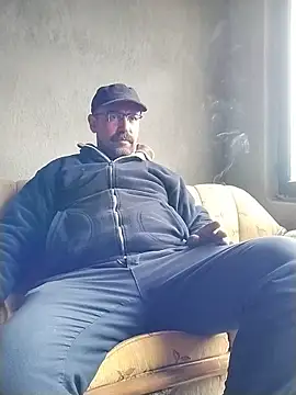 masculine bear daddy online show from 12.04.25