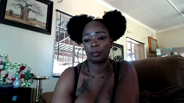 Snapshot of Gucci_Bx chatting on 01.28.25 Gucci Bx online show from 01.28.25