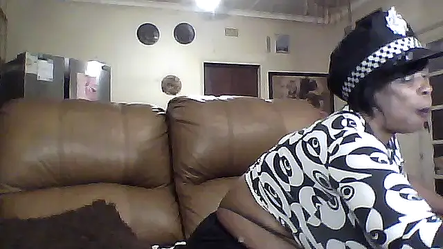 Snapshot of Gucci_Bx chatting on 10.14.25 Gucci Bx online show from 10.14.25