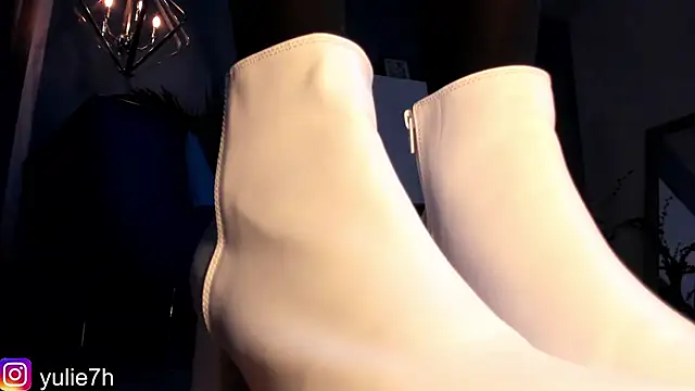  Jessy Moon  online show from 12.18.25