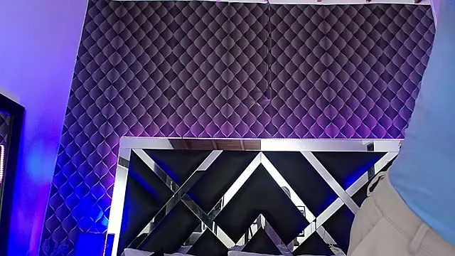 victoriaa lee  online show from 10.25.25