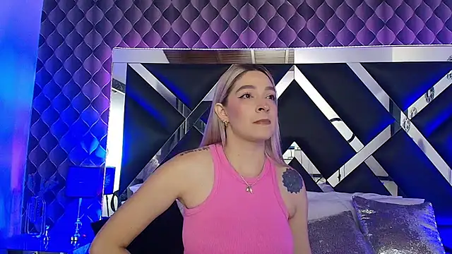 victoriaa lee  online show from 12.03.25