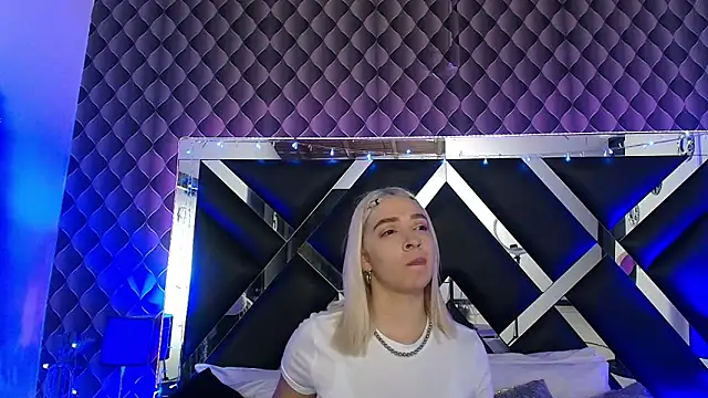 Snapshot of victoriaa_lee_ chatting on 02.08.26 victoriaa lee online show from 02.08.26