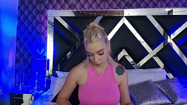 Snapshot of victoriaa_lee_ chatting on 02.12.26 victoriaa lee online show from 02.12.26