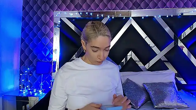 Snapshot of victoriaa_lee_ chatting on 02.23.26 victoriaa lee online show from 02.23.26