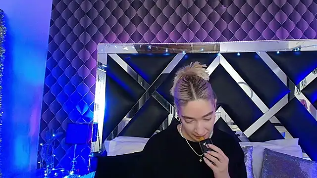 Snapshot of victoriaa_lee_ chatting on 03.02.26 victoriaa lee online show from 03.02.26