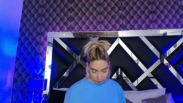 victoriaa lee  online show from 03.30.26