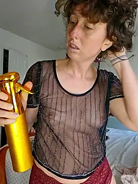 Snapshot of mossy_kiss chatting on 11.06.25 mossy kiss online show from 11.06.25