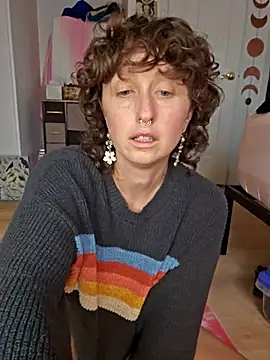 Snapshot of mossy_kiss chatting on 12.17.25 mossy kiss online show from 12.17.25