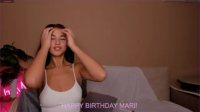 Snapshot of Mari___Anna chatting on 12.22.24 Mari Anna online show from 12.22.24