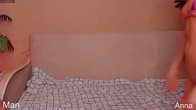 Snapshot of Mari___Anna chatting on 01.17.25 Mari Anna online show from 01.17.25