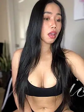 Snapshot of JazzieXo chatting on 02.19.26 JazzieXo online show from 02.19.26