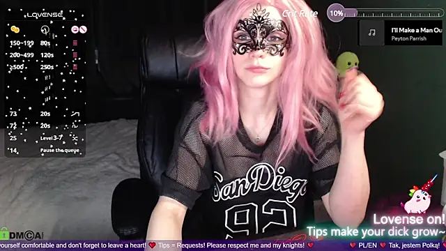 Snapshot of strawberry_muffin chatting on 02.07.25 strawberry muffin online show from 02.07.25