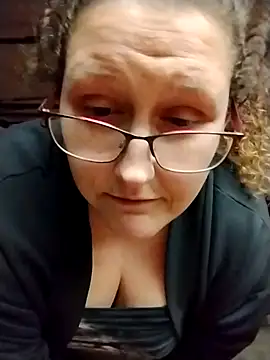 Snapshot of MissMagicMushroom chatting on 12.19.24 MissMagicMushroom online show from 12.19.24